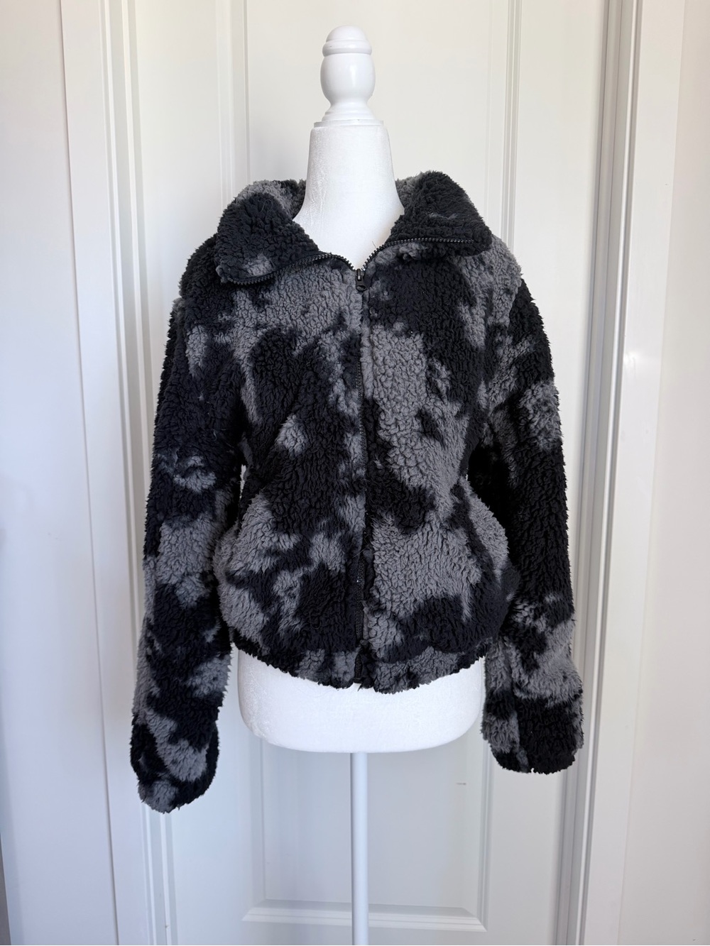 Cozy Sherpa Zip-Up Jacket - Black & Gray